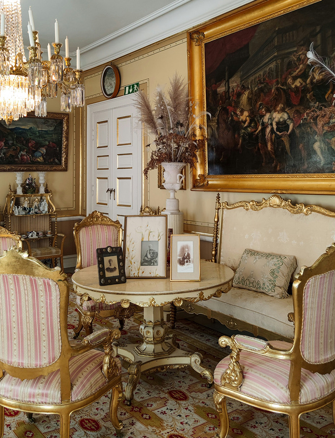 Breakfast nook